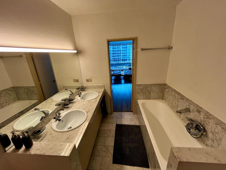 Big Apartment With Parking In Antwerpen Eksteriør bilde